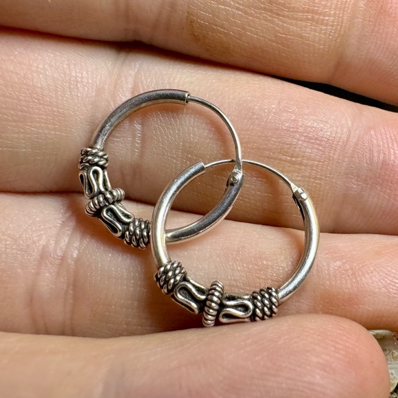 Silver earrings. - Picture 1 of 6